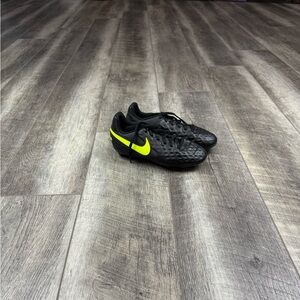 Nike‎ Kids Black Tiempo Soccer Cleats